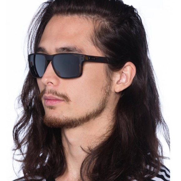 OAKLEY • Men’s Matte Brown Tortoise Prizm Black Holbrook XL Sunglasses - Picture 2 of 6